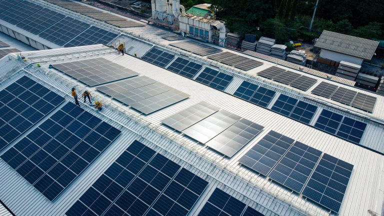 Audit d'une toiture industrielle pour l'installation de panneaux solaires (Loi APER)